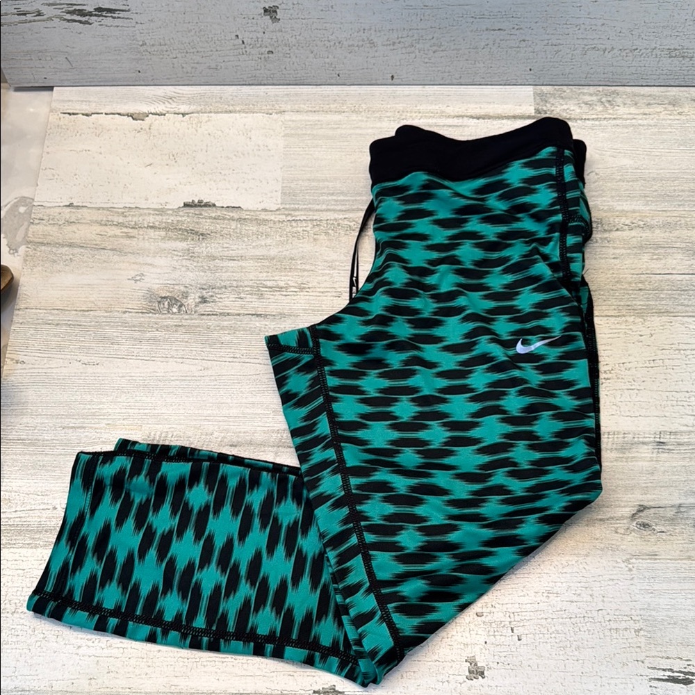 Nike DriFit Teal and Black Capri Leggings